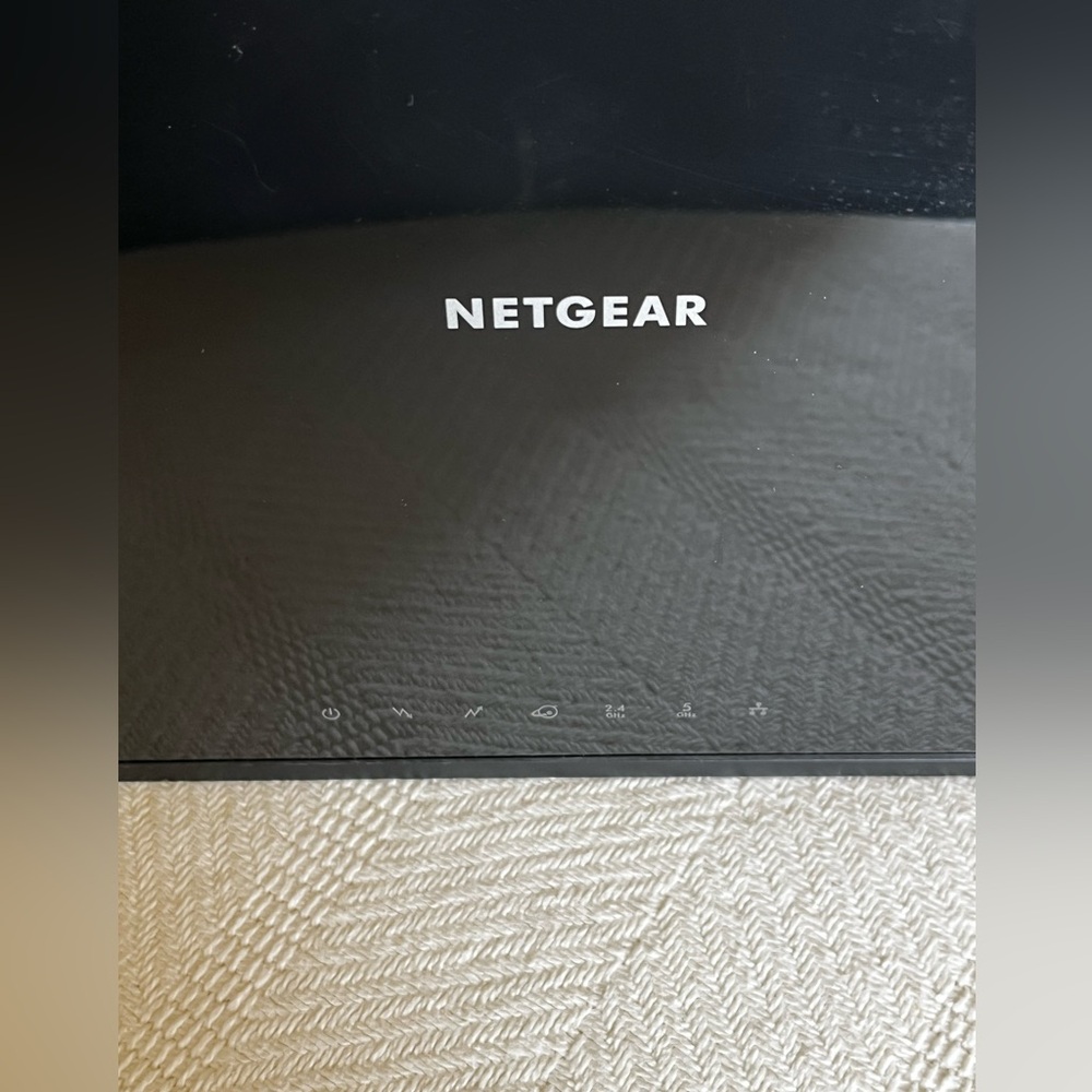 Netgear 2-in-1 Modem Router Combo - Picture 8 of 11